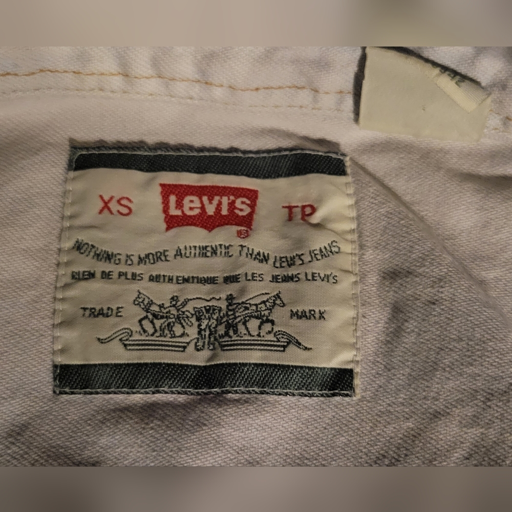 Levi's button up - Picture 4 of 4